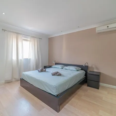Amazing Marina Seafront, Stylish 3br Pietà