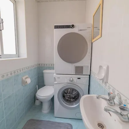 Amazing Marina Seafront, Stylish 3br