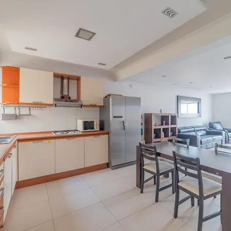 Apartamento Amazing Marina Seafront, Stylish 3br
